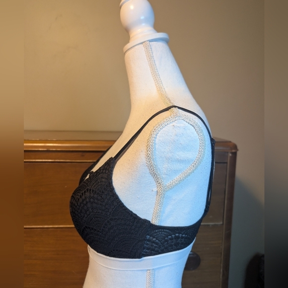 VICTORIA'S SECRET Bralette Wireless Lightly Lined Black Lace Bra 32D - Picture 3 of 10